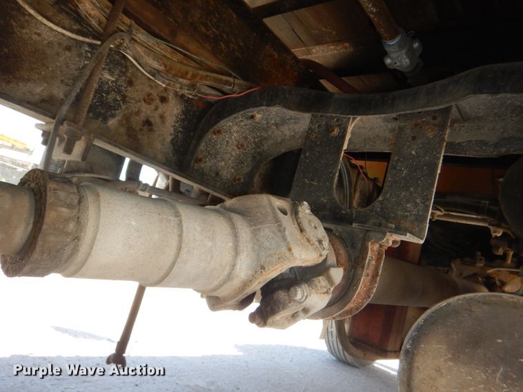 image for item DE3521 1997 Ford F800 utility bed truck with crane