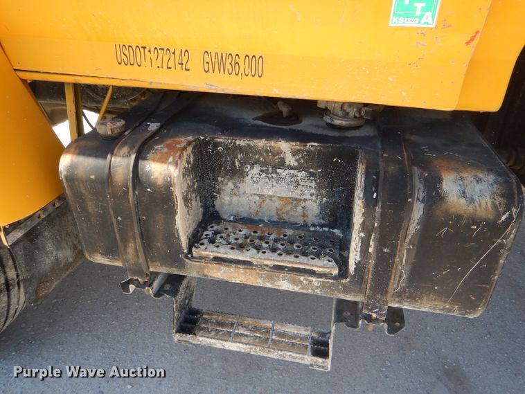 image for item DE3521 1997 Ford F800 utility bed truck with crane