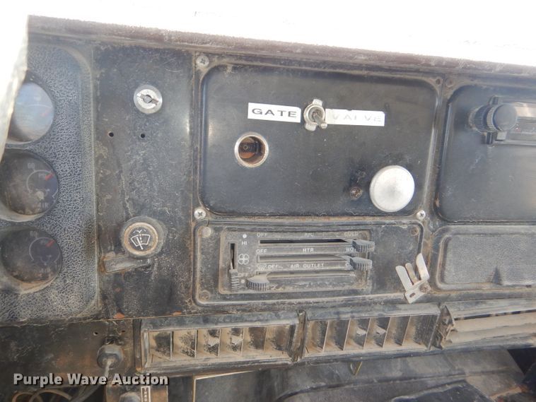 image for item DE3523 1988 International S1900 dump truck