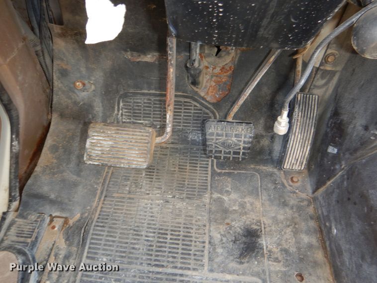 image for item DE3523 1988 International S1900 dump truck