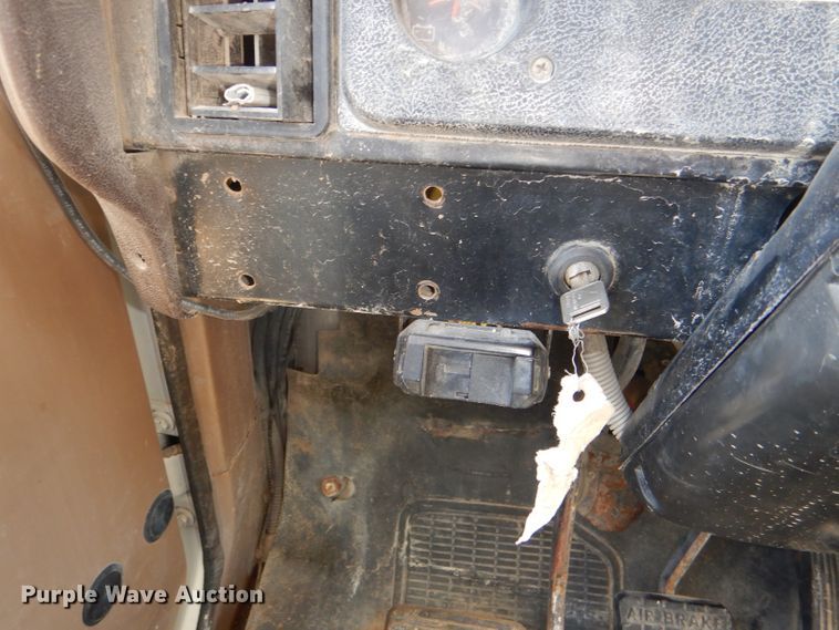 image for item DE3523 1988 International S1900 dump truck