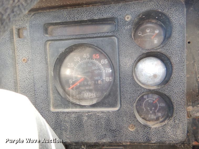 image for item DE3523 1988 International S1900 dump truck