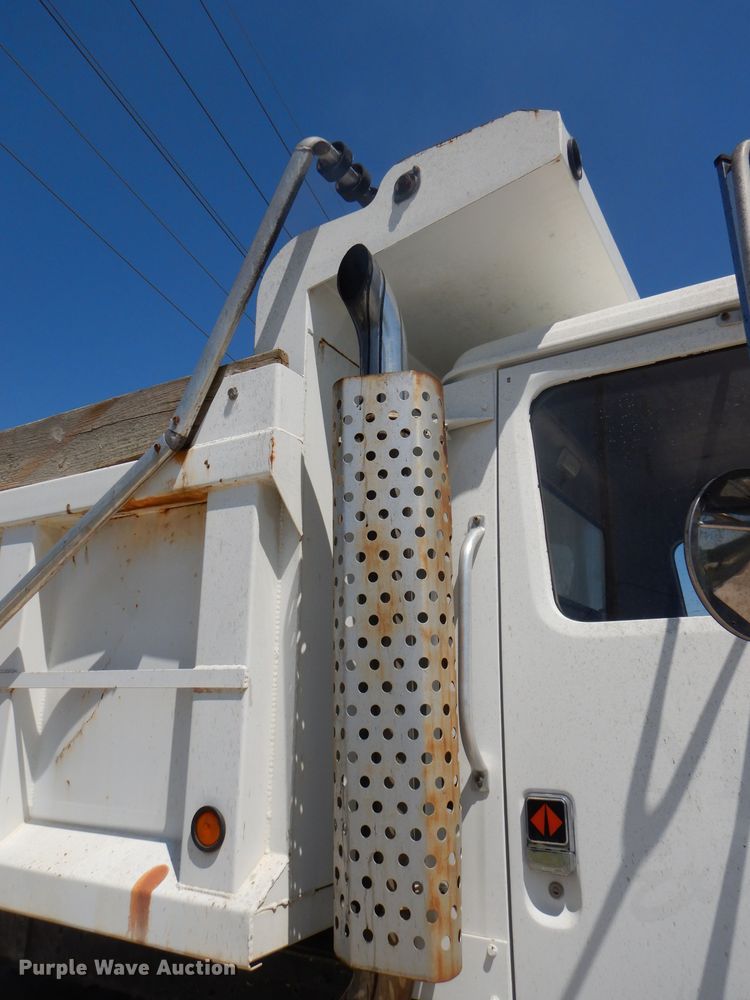 image for item DE3523 1988 International S1900 dump truck