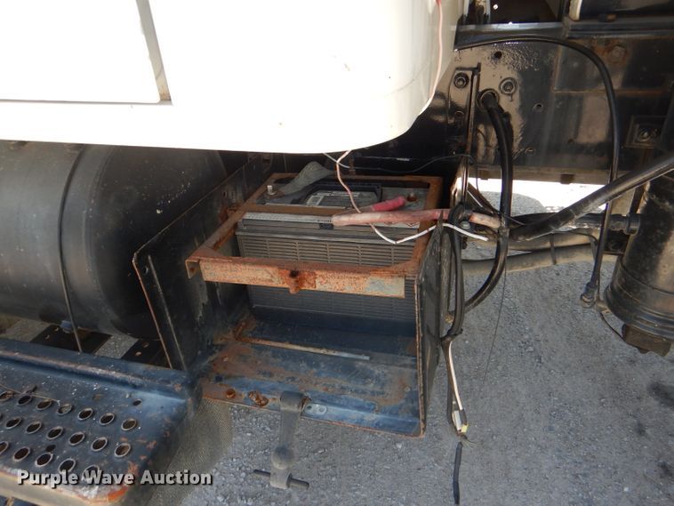 image for item DE3523 1988 International S1900 dump truck