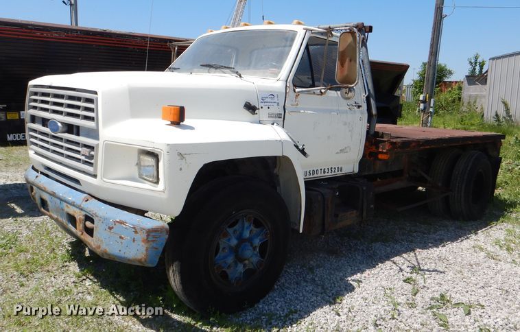 image for item DE3524 1996 Ford F800 crane truck