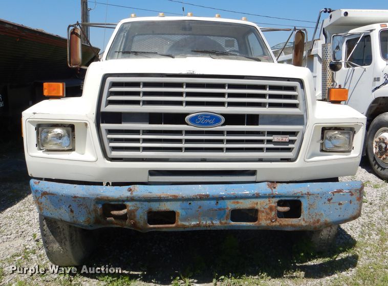 image for item DE3524 1996 Ford F800 crane truck