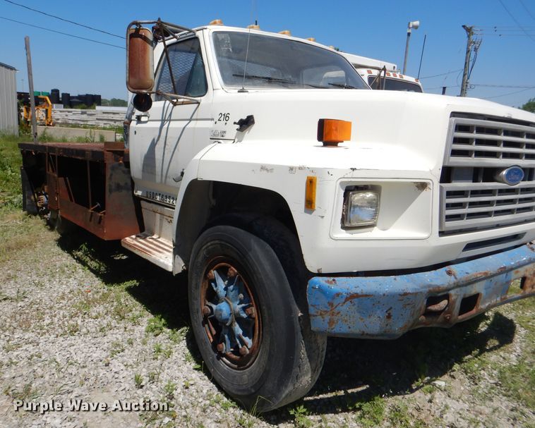 image for item DE3524 1996 Ford F800 crane truck