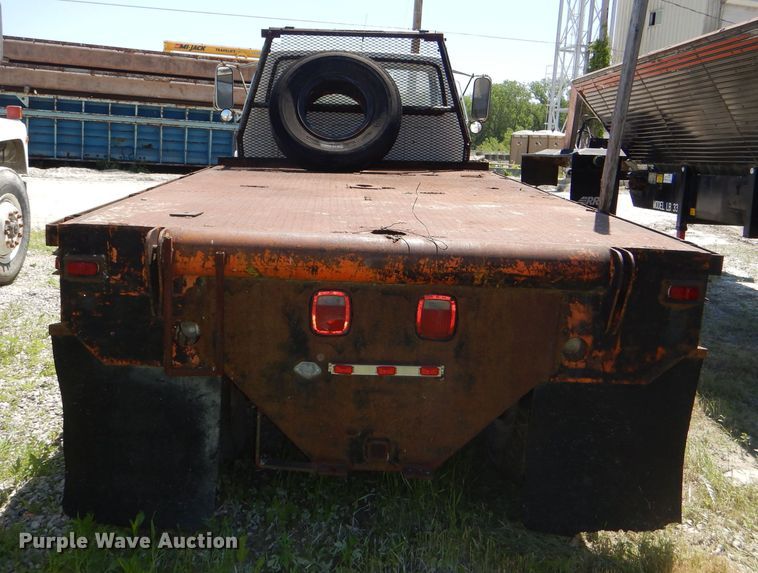 image for item DE3524 1996 Ford F800 crane truck