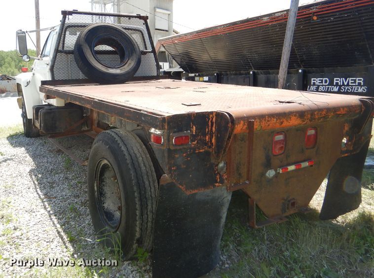 image for item DE3524 1996 Ford F800 crane truck