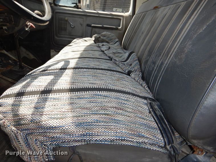 image for item DE3524 1996 Ford F800 crane truck