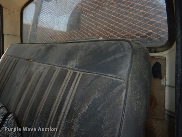 image for item DE3524 1996 Ford F800 crane truck