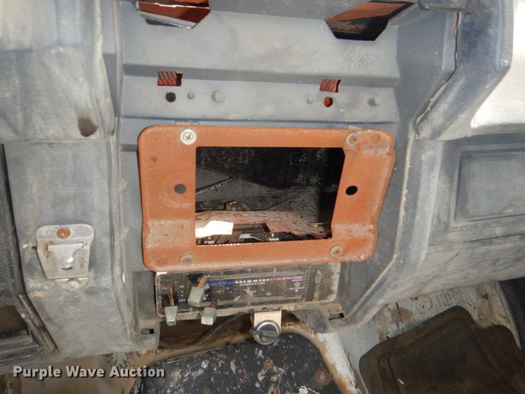 image for item DE3524 1996 Ford F800 crane truck