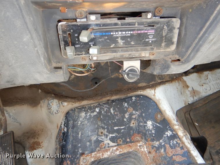 image for item DE3524 1996 Ford F800 crane truck