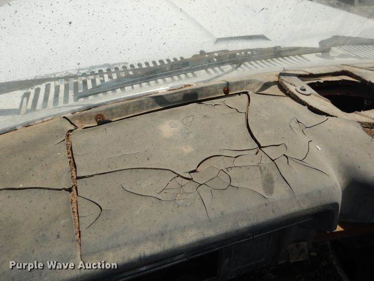 image for item DE3524 1996 Ford F800 crane truck