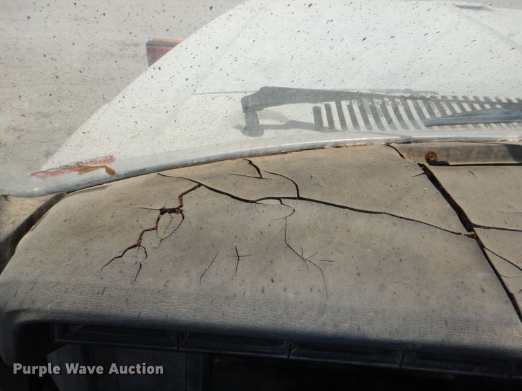 image for item DE3524 1996 Ford F800 crane truck