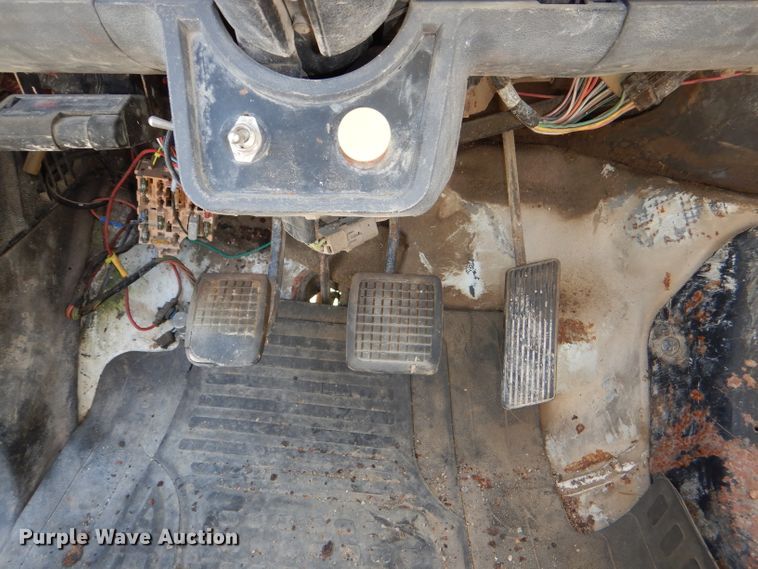 image for item DE3524 1996 Ford F800 crane truck