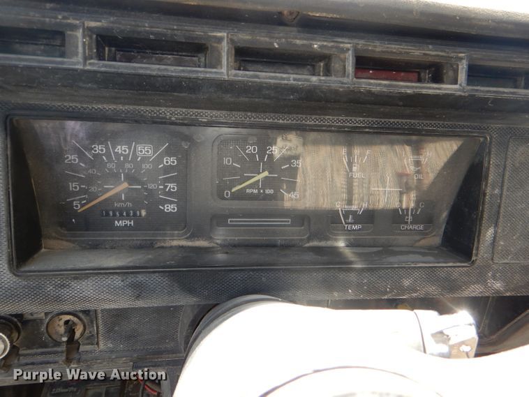 image for item DE3524 1996 Ford F800 crane truck