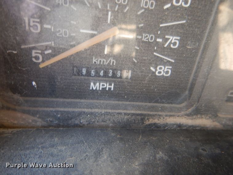 image for item DE3524 1996 Ford F800 crane truck