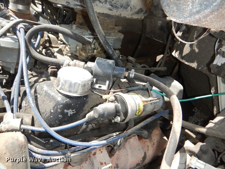 image for item DE3524 1996 Ford F800 crane truck