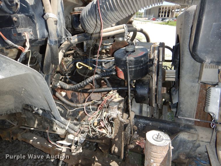 image for item DE3524 1996 Ford F800 crane truck