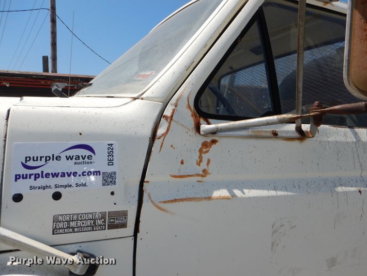 image for item DE3524 1996 Ford F800 crane truck