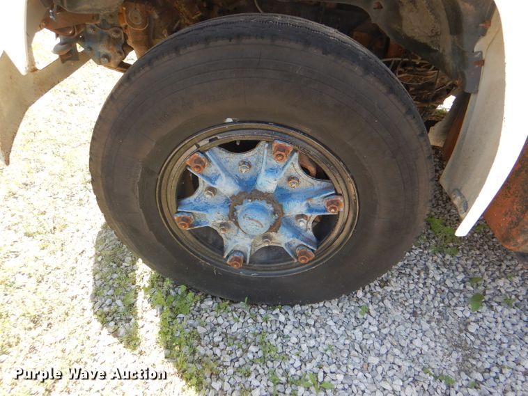 image for item DE3524 1996 Ford F800 crane truck