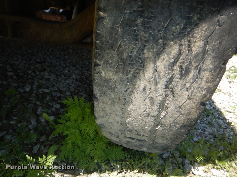 image for item DE3524 1996 Ford F800 crane truck