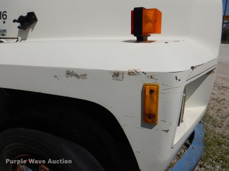 image for item DE3524 1996 Ford F800 crane truck