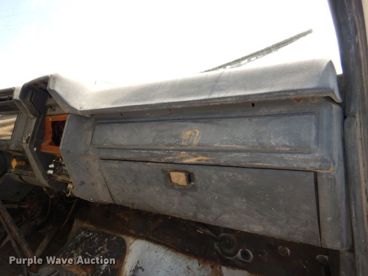 image for item DE3524 1996 Ford F800 crane truck