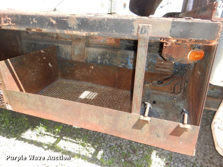 image for item DE3524 1996 Ford F800 crane truck