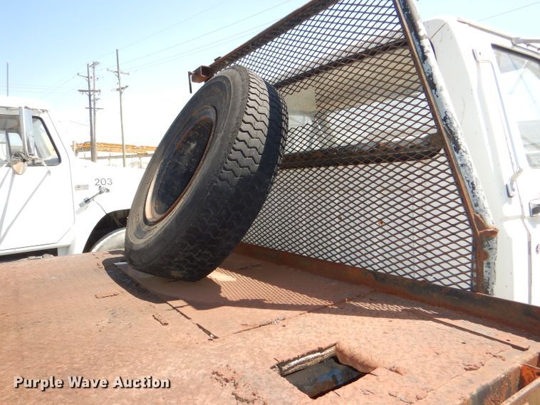 image for item DE3524 1996 Ford F800 crane truck