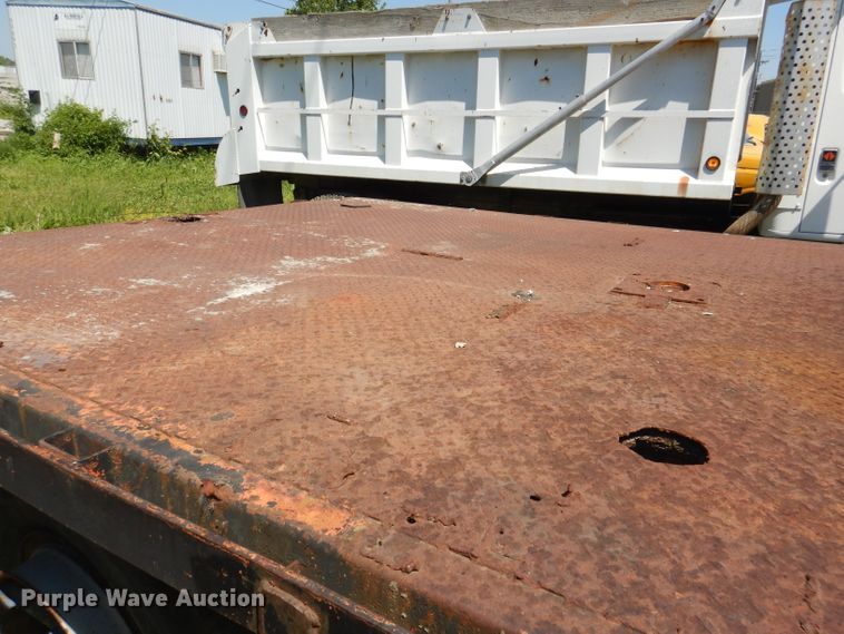 image for item DE3524 1996 Ford F800 crane truck