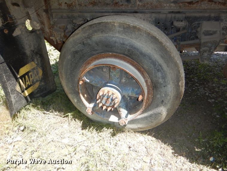 image for item DE3524 1996 Ford F800 crane truck