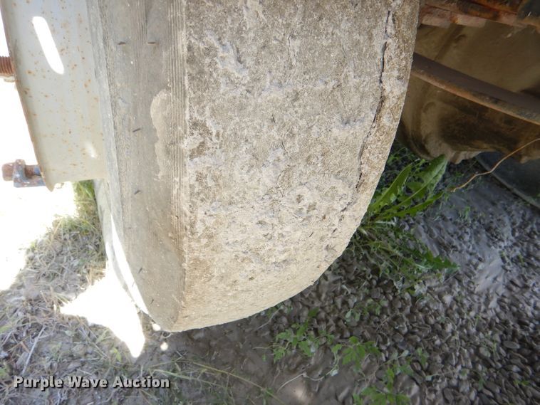 image for item DE3524 1996 Ford F800 crane truck