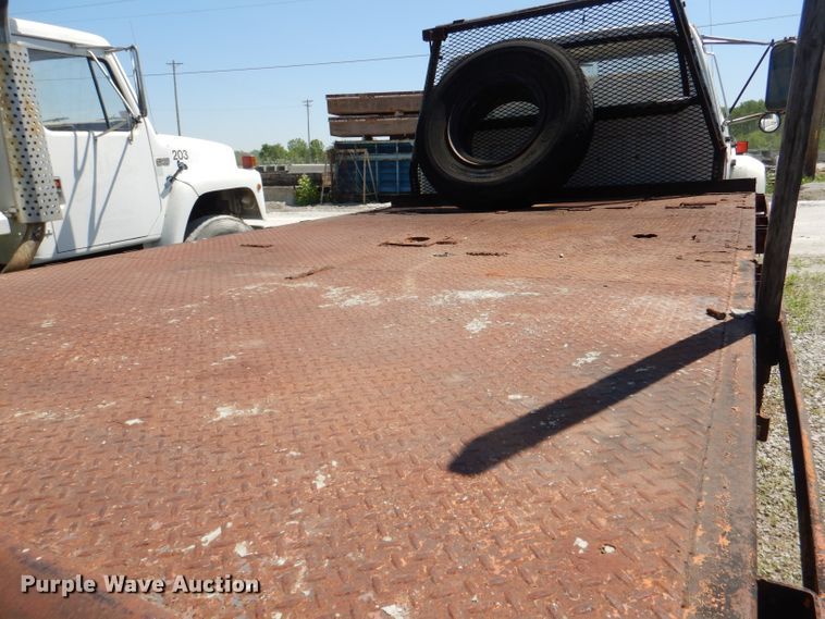 image for item DE3524 1996 Ford F800 crane truck