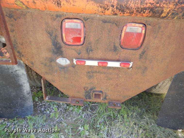 image for item DE3524 1996 Ford F800 crane truck