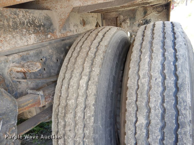 image for item DE3524 1996 Ford F800 crane truck