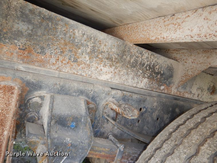 image for item DE3524 1996 Ford F800 crane truck