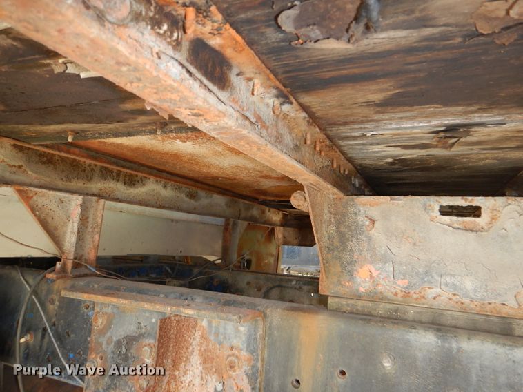 image for item DE3524 1996 Ford F800 crane truck