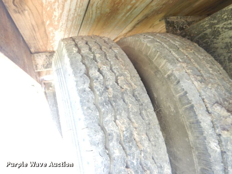 image for item DE3527 1985 Belshe T8GN equipment trailer