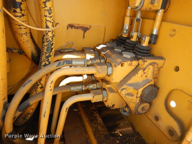 image for item DE3529 John Deere 450G dozer