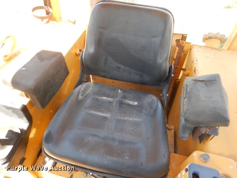 image for item DE3529 John Deere 450G dozer