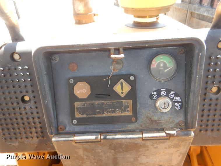 image for item DE3529 John Deere 450G dozer