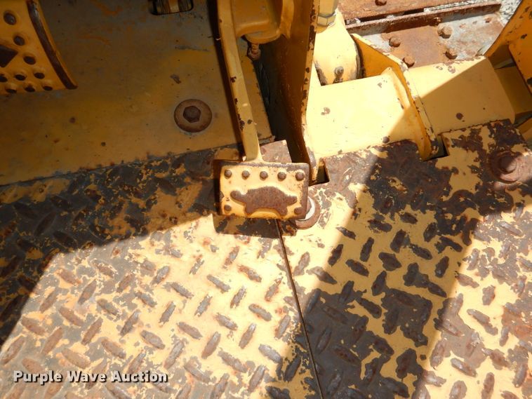 image for item DE3529 John Deere 450G dozer