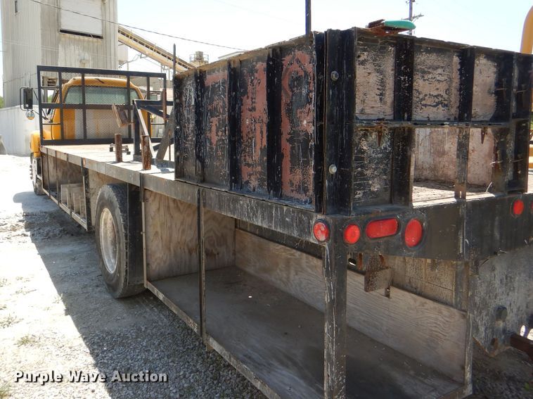 image for item DE3530 1997 GMC C7500 flatbed truck