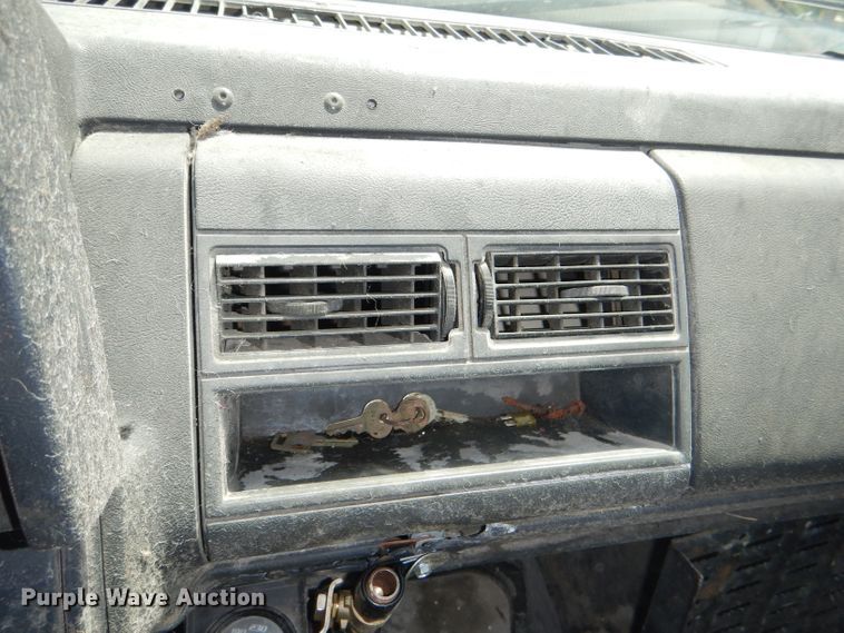 image for item DE3530 1997 GMC C7500 flatbed truck