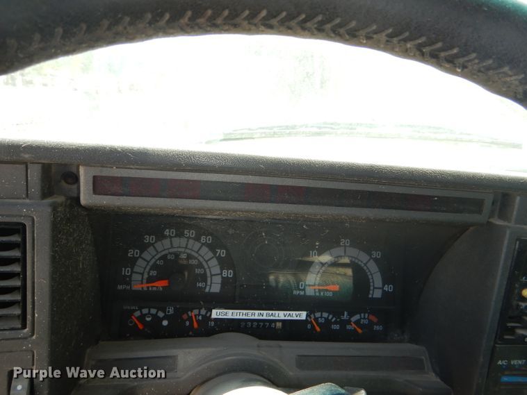 image for item DE3530 1997 GMC C7500 flatbed truck