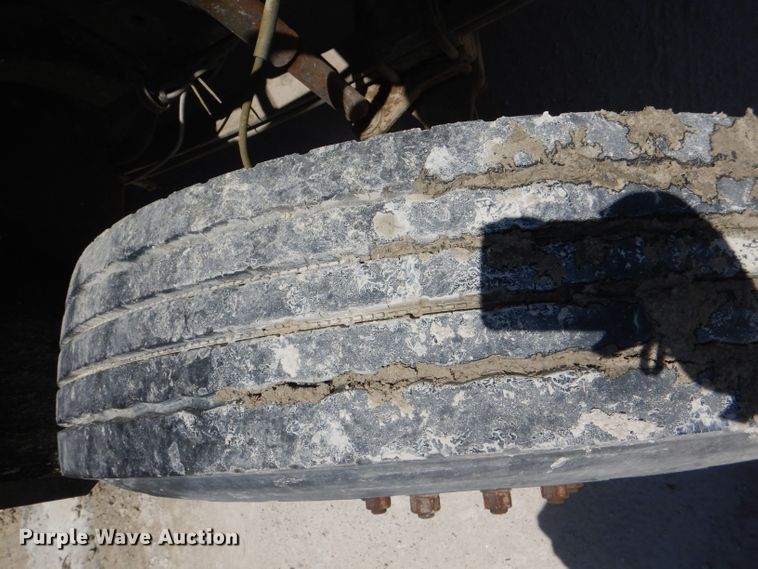 image for item DE3530 1997 GMC C7500 flatbed truck