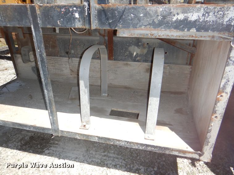 image for item DE3530 1997 GMC C7500 flatbed truck