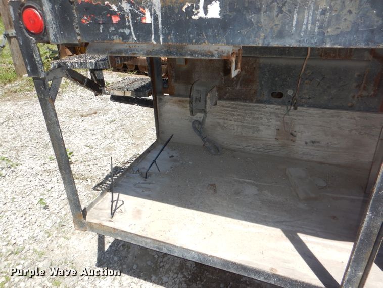 image for item DE3530 1997 GMC C7500 flatbed truck